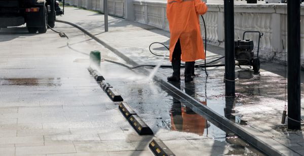 Parking Lot Pressure Washing in Leesburg