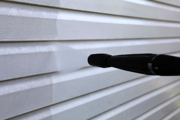 Condo Siding Power Washing in Leesburg